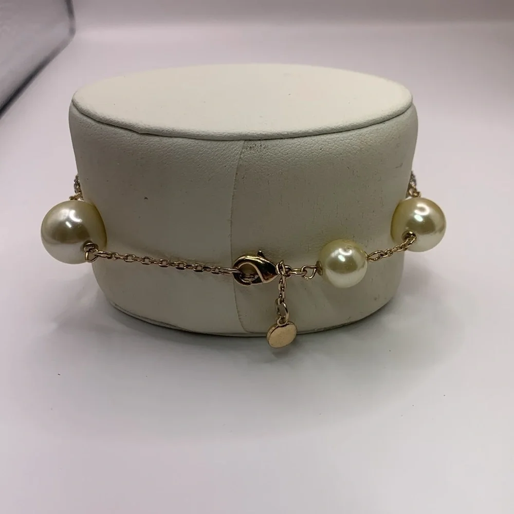 Versona Cream and Gold Vintage-Inspired Faux Pearl and Crystal Bracelet